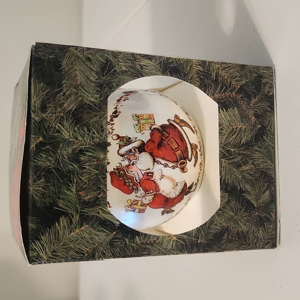 Vintage Ornament copywrite 1993